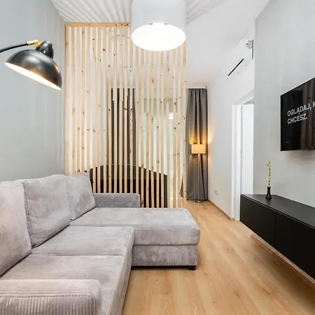 Modern Centrally Located - By Upstairs Apartamento *