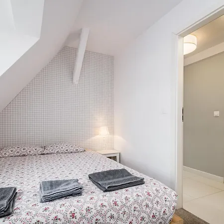 Golden Apartments&B11 *