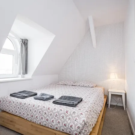 Golden Apartments&B11 *