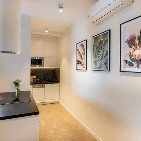 3 Minutes Old Town Apartment Krakow