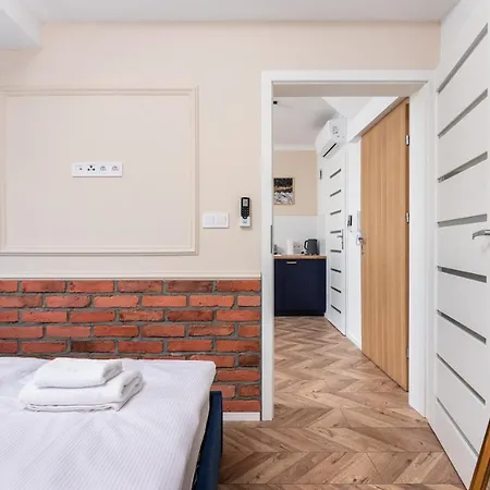 Na Debnikach - By Upstairs Апартаменты Краков