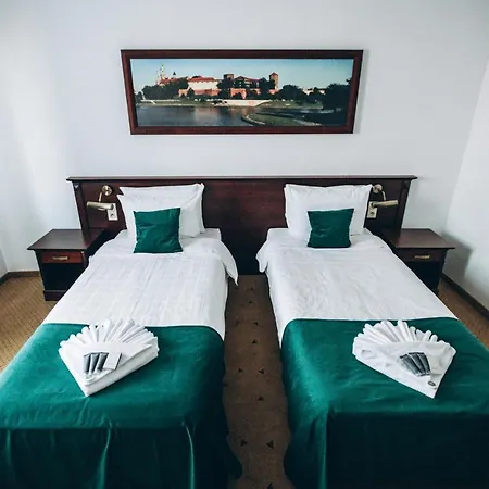 Bed & Breakfast Dworek Magnat 3*