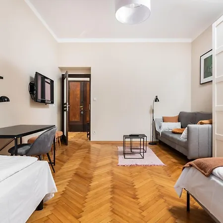 Apartment Spacious Around The Food Market - 5' To The Market Square - By Upstairs *