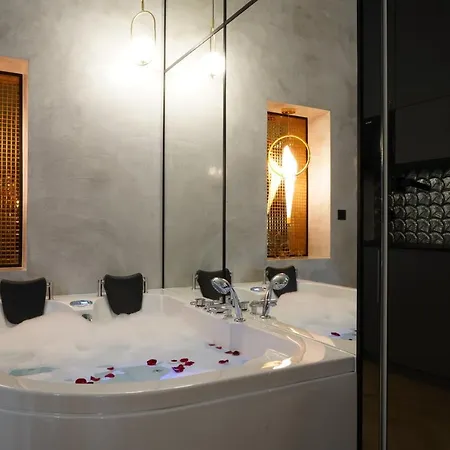 Apartament Z Jacuzzi W Sercu Miasta *