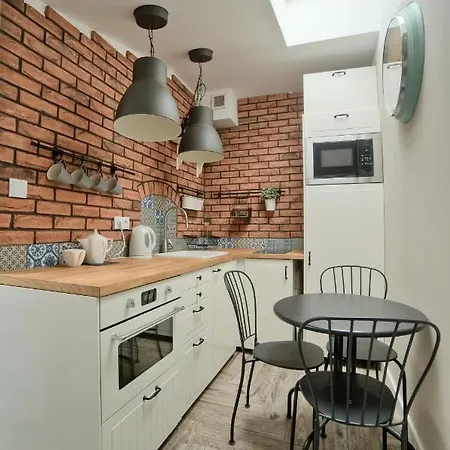 Golden Apartments/Boner5 Apartment