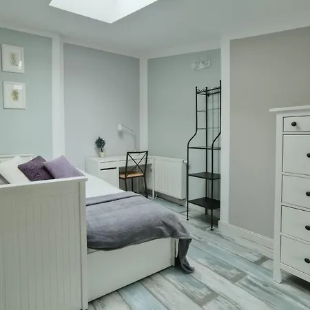 Golden Apartments/Boner5 *