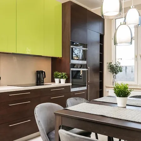 Apartment Spacious Around The Food Market - 5' To The Market Square - By Upstairs *