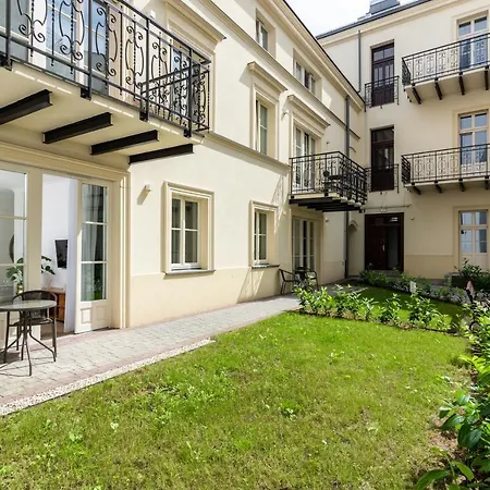 Atrium - Old Town Luxury - By Upstairs Apartment *
