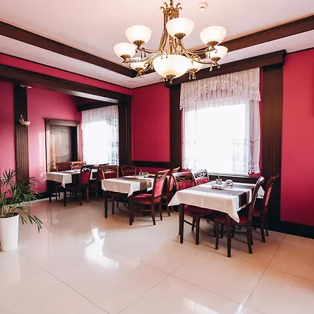 Bed & Breakfast Dworek Magnat Modlniczka