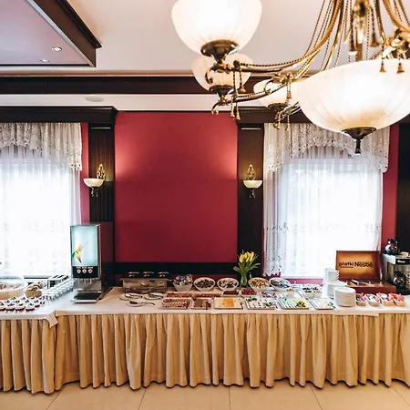 Bed & Breakfast Dworek Magnat Modlniczka
