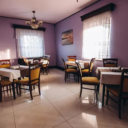 Bed & Breakfast Dworek Magnat 3*