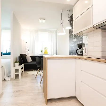 Golden Apartments/Lobz57 *