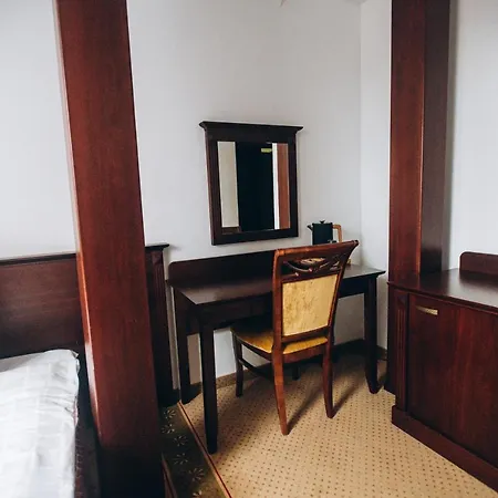 Bed & Breakfast Dworek Magnat 3*