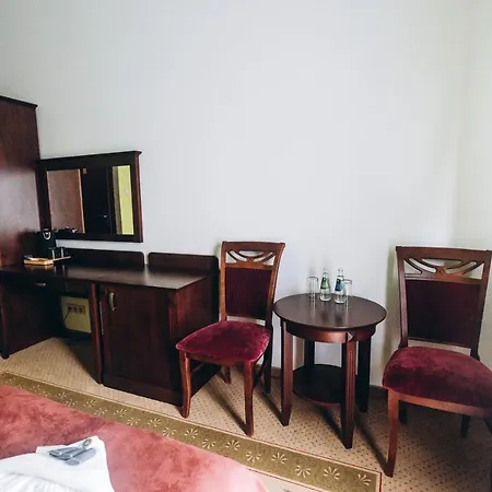 Bed & Breakfast Dworek Magnat Modlniczka