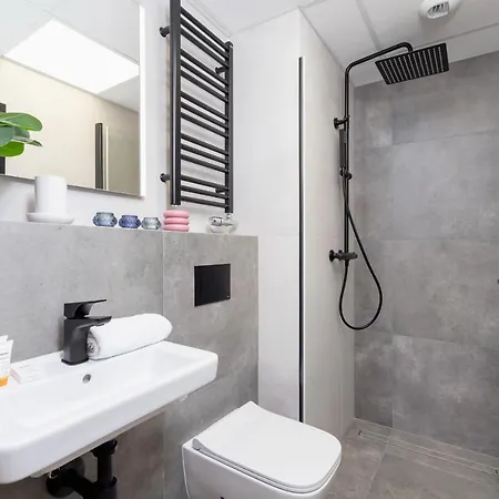 Modern Srodmiescie By Renters Apartment