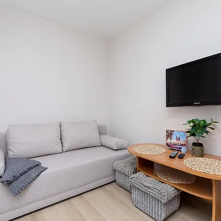 Modern Srodmiescie By Renters Apartment