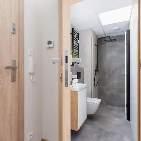 Modern Srodmiescie By Renters Apartment