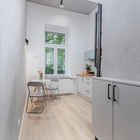 Parkside Fresh - Old Town - By Upstairs Apartamento *