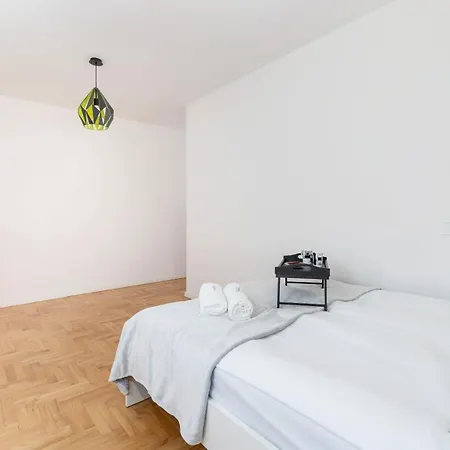 Apartment A'la Castle Wysockiej By Renters