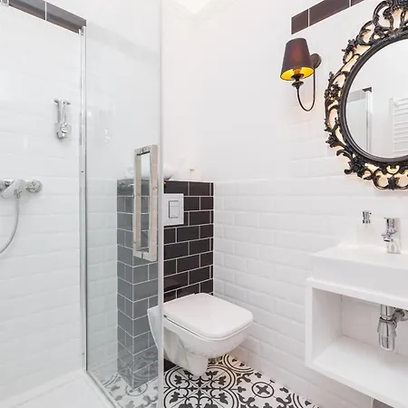 Traveler's Choice - Old Town - By Upstairs Apartment