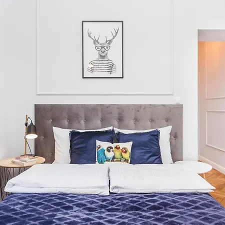 Traveler's Choice - Old Town - By Upstairs Apartment