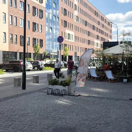 Unique Eve - Free Garage Apartment