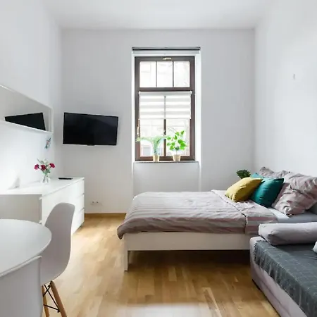 Uroczy Obok Opery I Dworca Glownego Z Netflix * Krakow