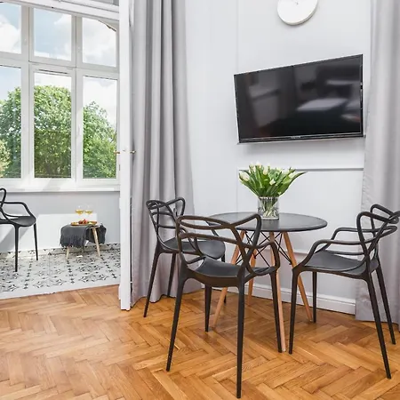 Traveler's Choice - Old Town - By Upstairs Apartment