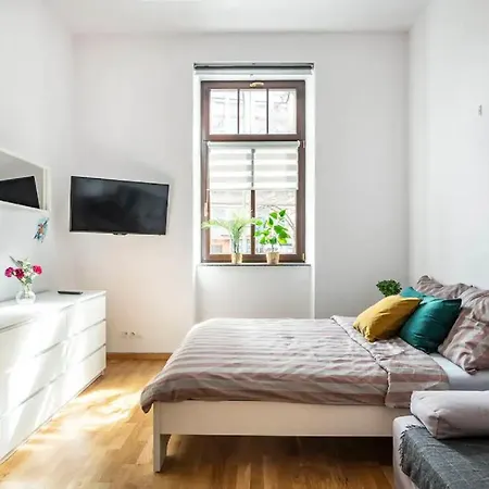 Uroczy Obok Opery I Dworca Glownego Z Netflix Krakow