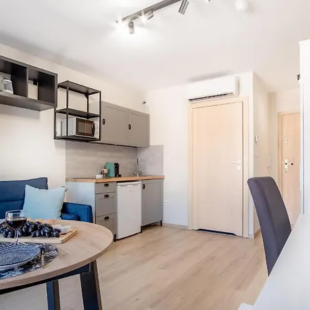 Iron Apartament *