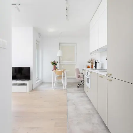 With Balcony & Parking Mogilska By Renters Prestige Krakow