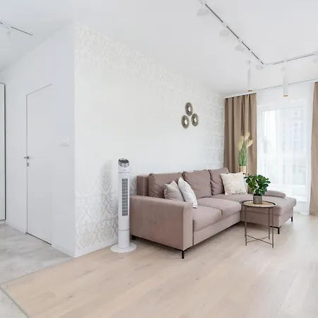 Apartment With Balcony & Parking Mogilska By Renters Prestige