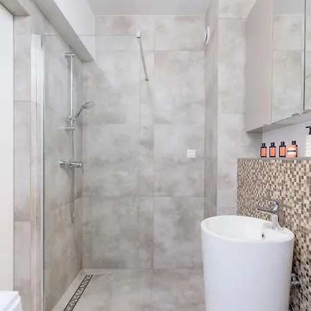 With Balcony & Parking Mogilska By Renters Prestige * Krakow