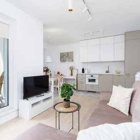 Apartment With Balcony & Parking Mogilska By Renters Prestige *