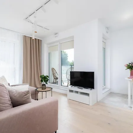 Apartment With Balcony & Parking Mogilska By Renters Prestige