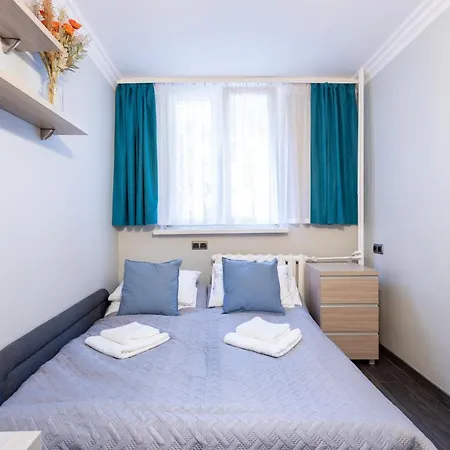 شقة 3 Bedrooms Comfy Flat Celarowska