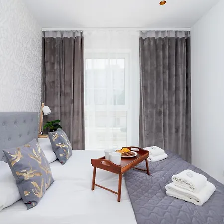 With Balcony & Parking Mogilska By Renters Prestige