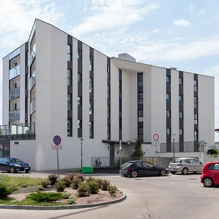 With Balcony & Parking Mogilska By Renters Prestige *