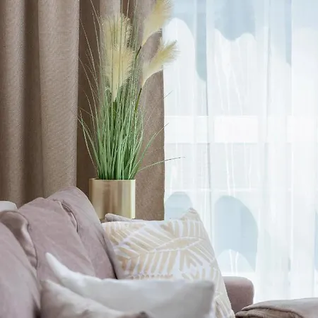 With Balcony & Parking Mogilska By Renters Prestige Apartment