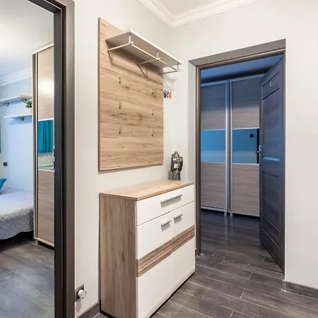 شقة 3 Bedrooms Comfy Flat Celarowska
