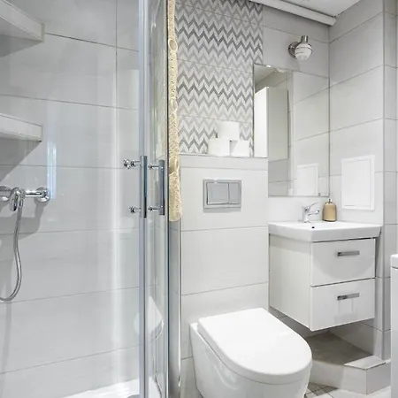 3 Bedrooms Comfy Flat Celarowska كراكوفيا