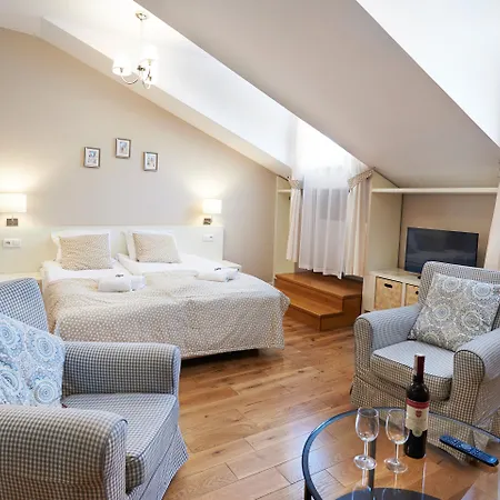 Aparthotel Golebia 8