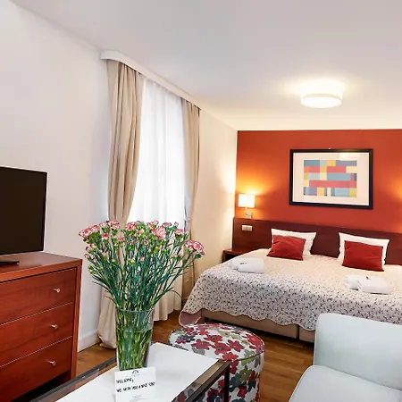 Golebia 8 Aparthotel 3*
