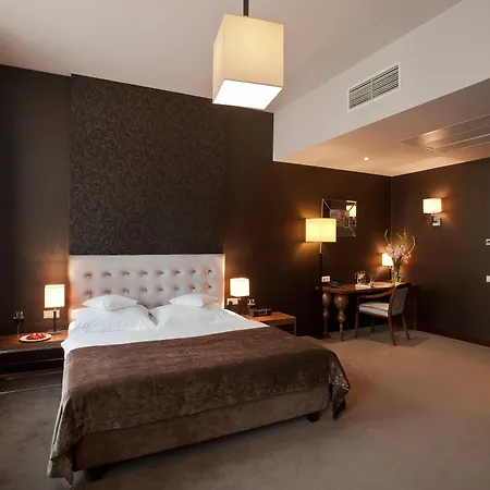 Hotel Unicus Old Town - Destigo 4*
