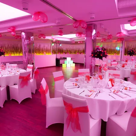Leonardo Boutique Center Hotel