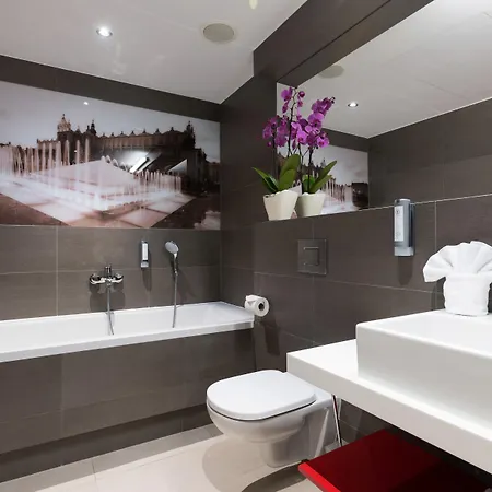 Otel Q 4*