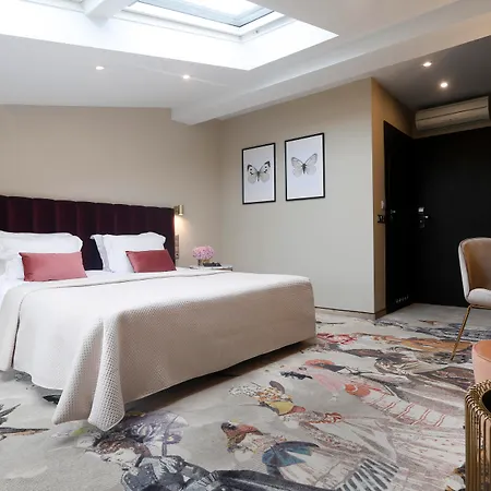 Queen Boutique Hotel 4*