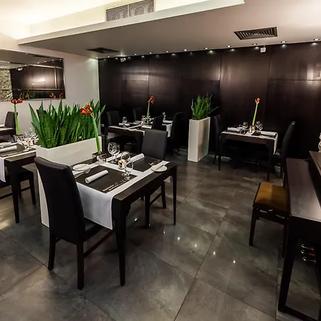 Queen Boutique Hotel 4*