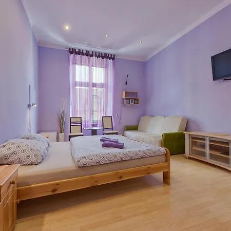 Hostel 70s *