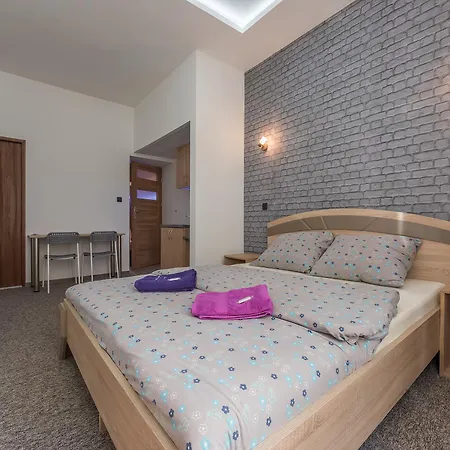 Hostel 70s *